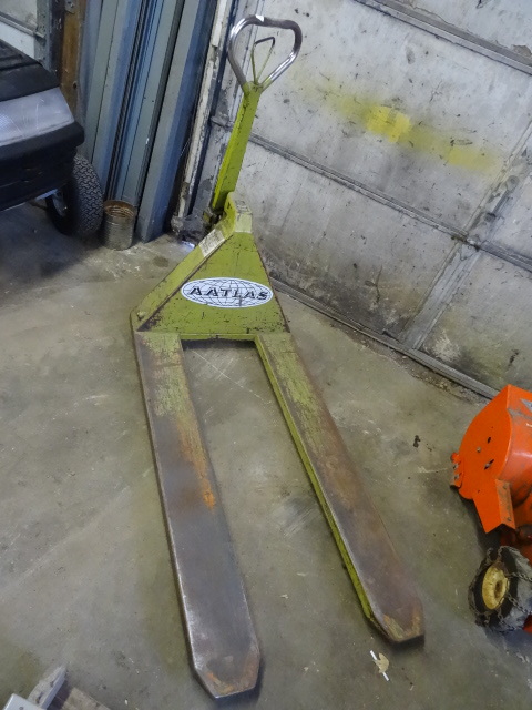 lot 24 image: Atlas 5000 Pallet Jack. Works.