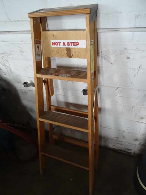 lot 77 image: 4 Wood Step Ladder