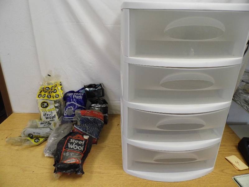 lot 4 image: White Organizer wSteel Wool