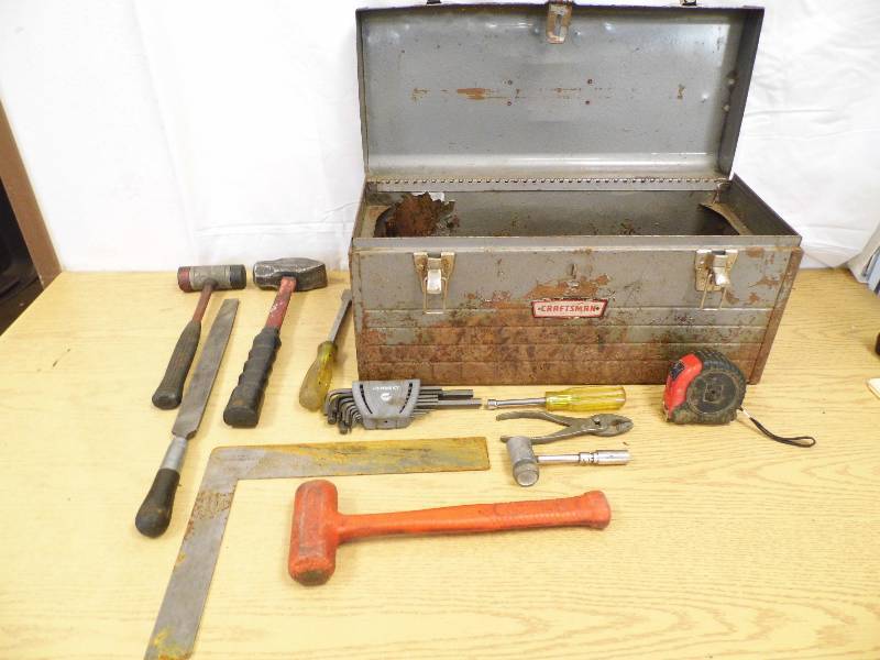 lot 10 image: Toolbox w Tools