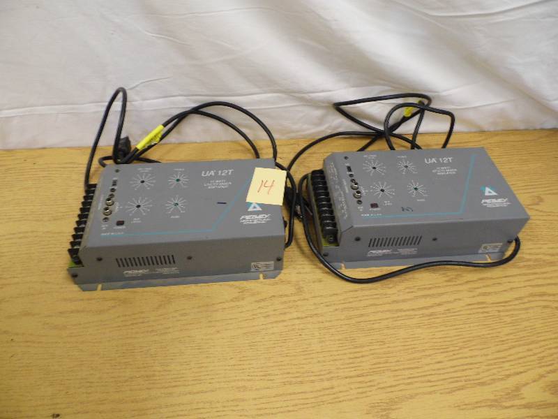 lot 14 image: 2 Peavey Power Supplies