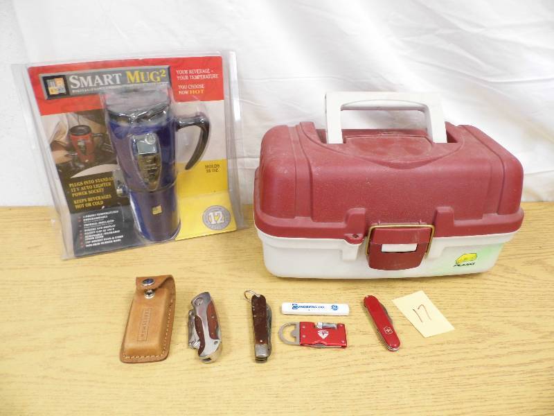 lot 17 image: Smart Mug - Knives - Tackle Box