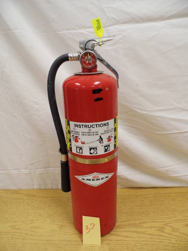 lot 32 image: Fire Extinguisher