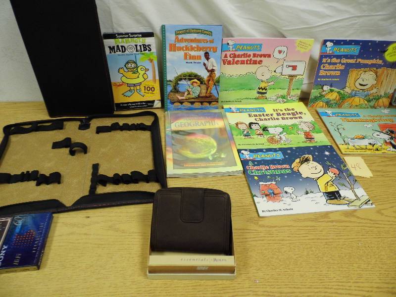 lot 48 image: Peanuts Books - New Wallet