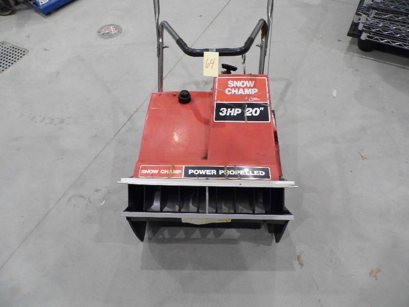 lot 64 image: Snow Champ 3hp Snowthrower