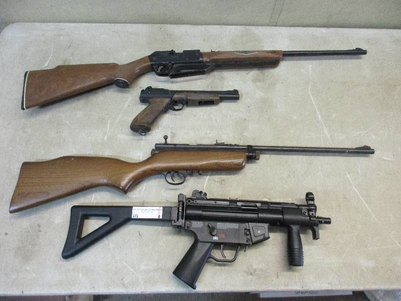 lot 4 image: 4 - BB guns 1-HK MP5    1-bolt action  1-Daisy Rogers  1-no name