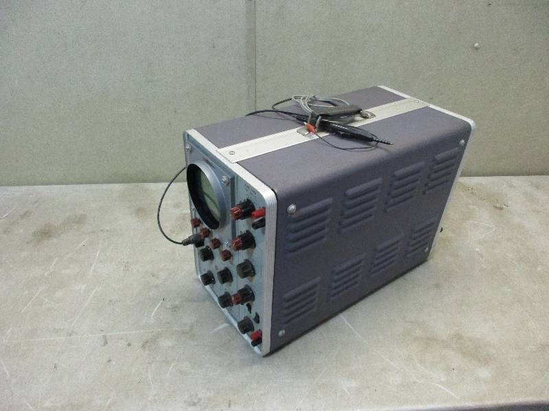 lot 7 image: oscilloscope by heath kit