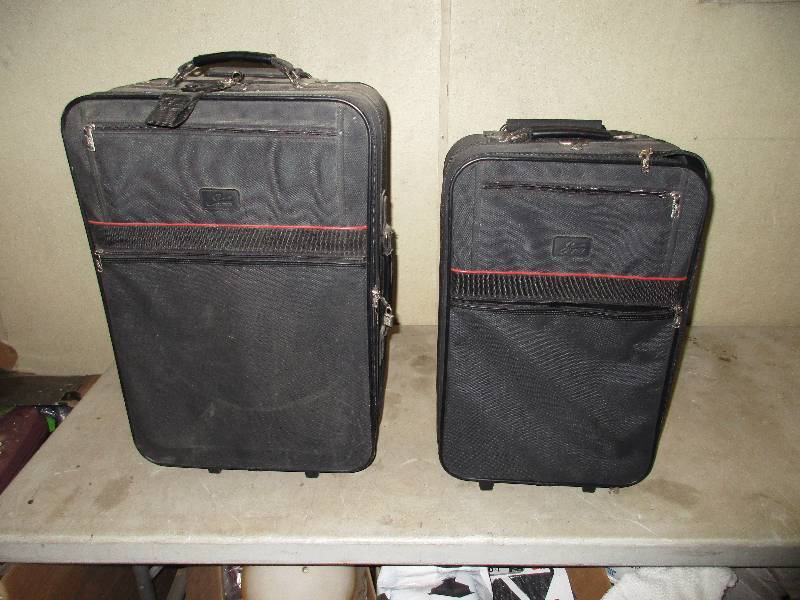 lot 10 image: Skyway luggage