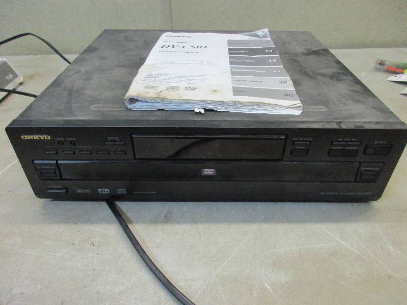 lot 11 image: Onkyo DVD changer DV-C501