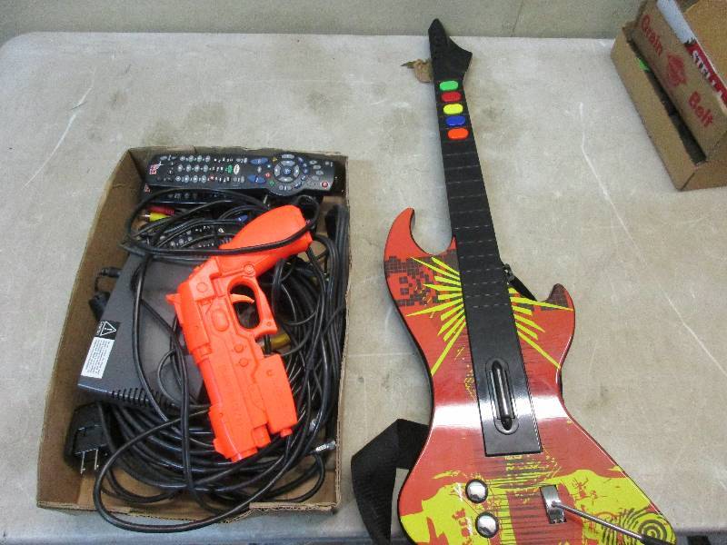 lot 20 image: guitar hero guitar remotes plug in gun game router
