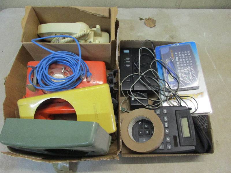lot 27 image: phone and answering machine Casio ez cable maker