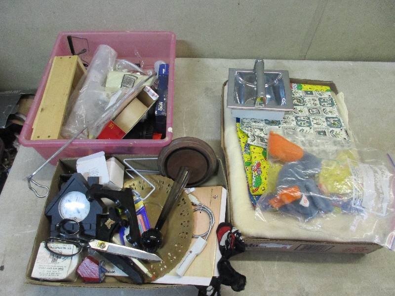 lot 28 image: beanie baby scoop the pelican misc stuff