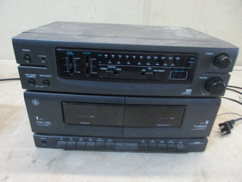 lot 42 image: GE radiotape player