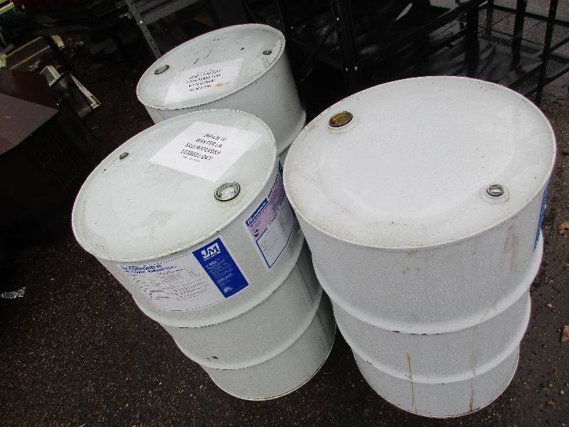 lot 44 image: 3 - 55 Gal barrels