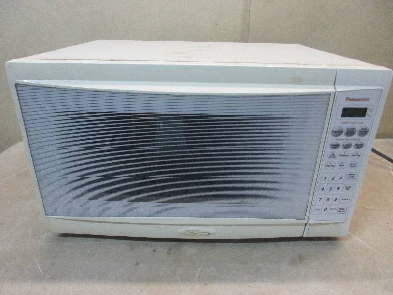 lot 46 image: Panasonic microwave