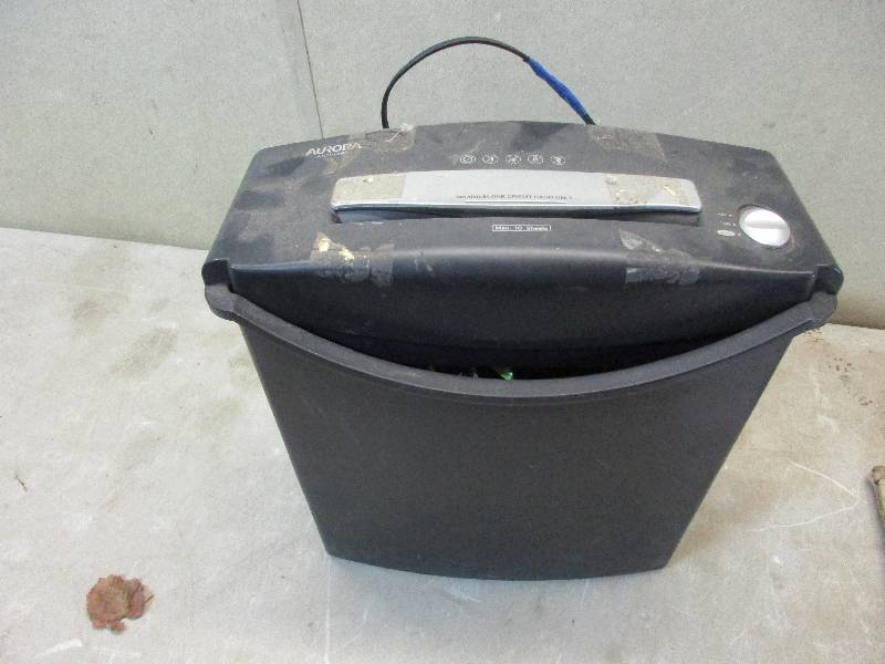 lot 51 image: paper shredder