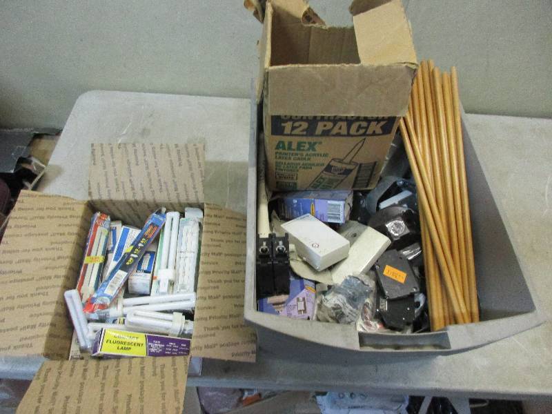 lot 52 image: compact fluorescent bulbs misc electrical stuff