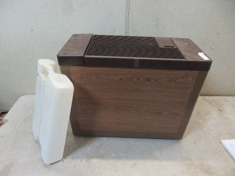 lot 53 image: dehumidifier