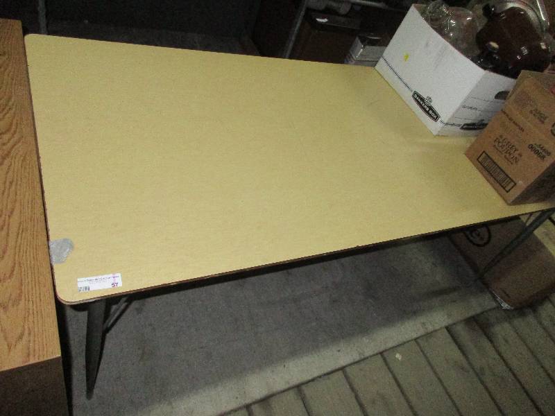 lot 57 image: 6ft table
