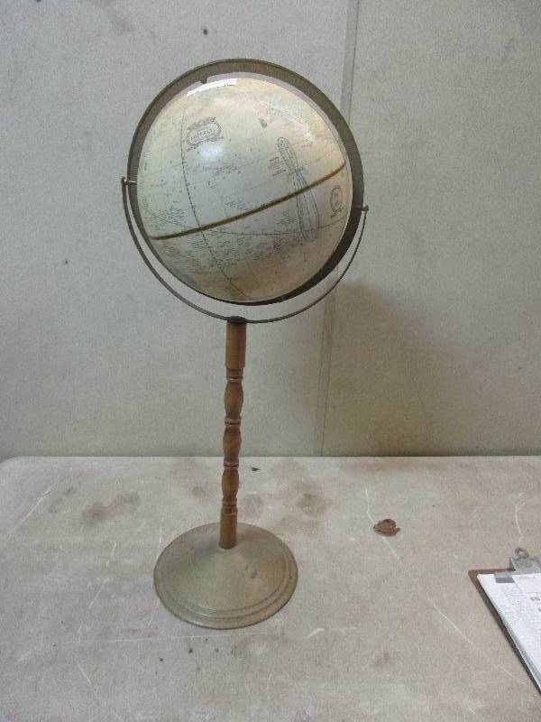 lot 62 image: Globe