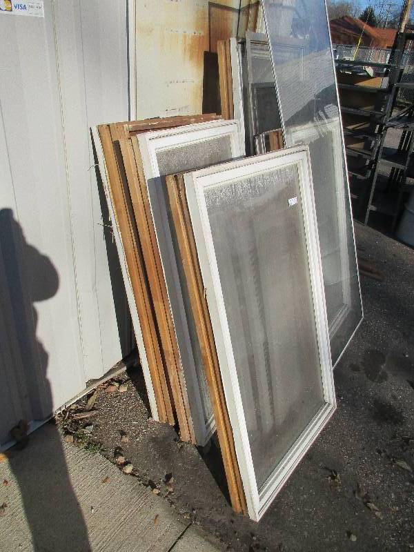 lot 116 image: 6 windows, screens and shutters