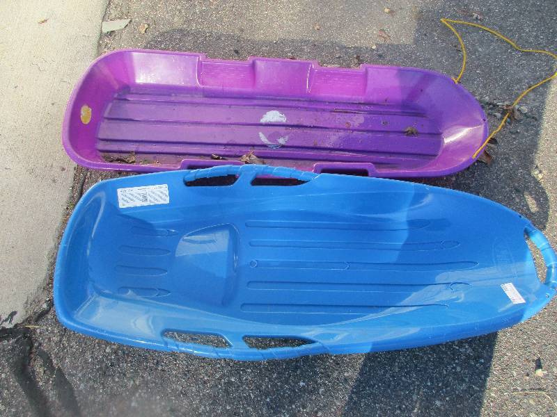 lot 118 image: 2 snow sleds