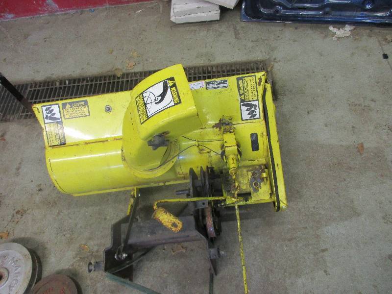 lot 124 image: john deere snow blower -