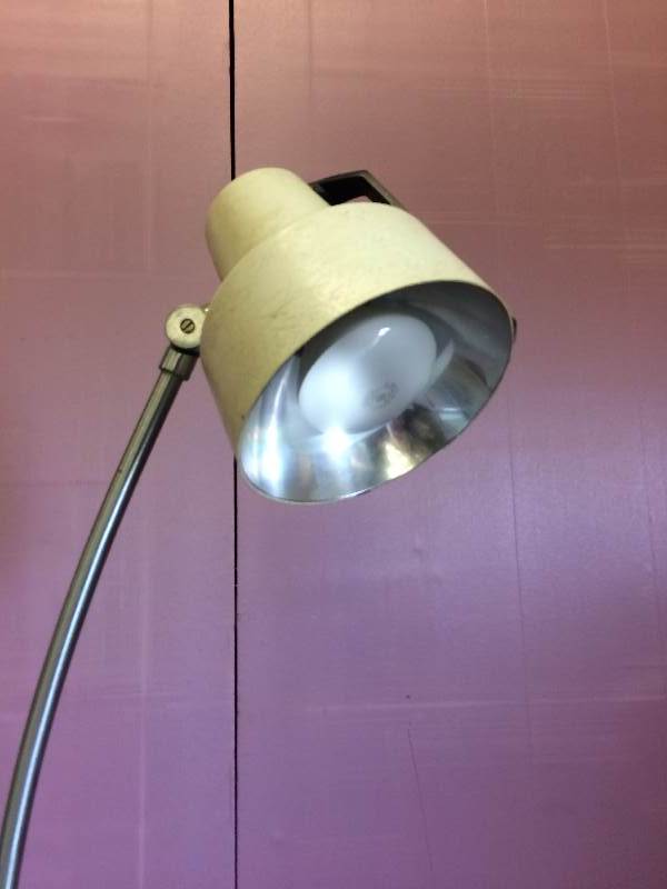 lot 6 image: Rolling Giraffe Telescoping Industrial Adjustible Medical Exam Floor SpotLight Lamp Light - Excellent For Mechanics or Garage - Industrial Grade - Works With Bulb Included