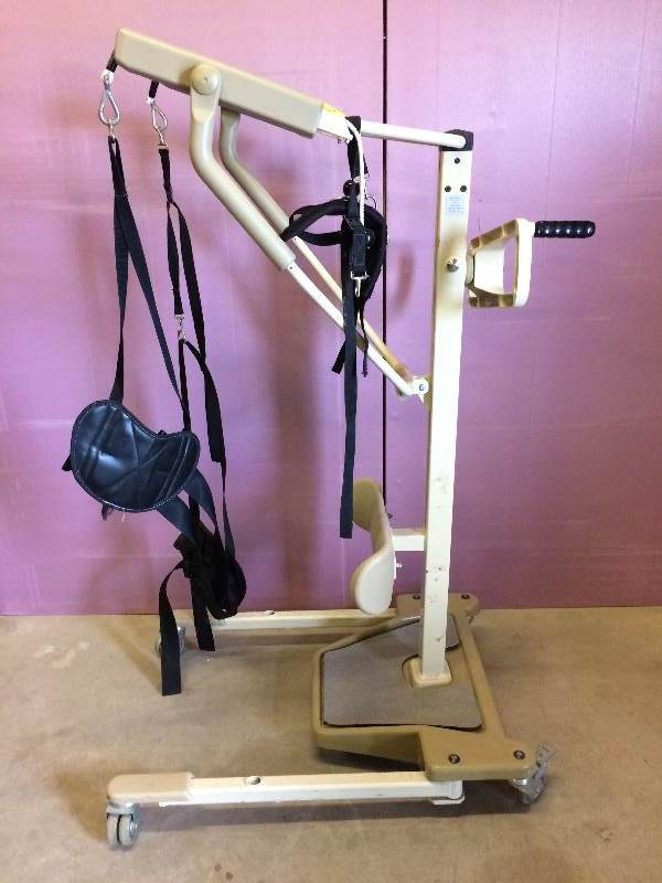 lot 19 image: Retails Used $1200 ARJO SARA Mobile 350lb Capacity Patient Lift - Super Condition - Could be used in a garage as a car engine lift etc.
