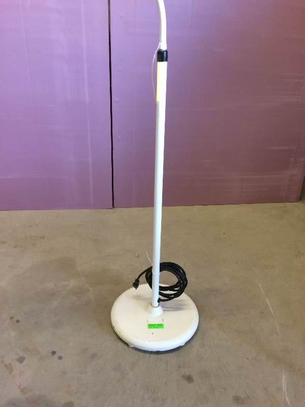 lot 21 image: Retails Used $250.00 Brewer Professional Products 15100 Arched Adjustible Medical Exam Multi-faceted Reflector Light Lamp - Excellent Condition - WhiteBlack