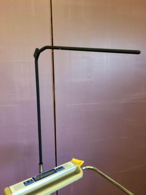 lot 27 image: Retails Used $495 Sr Scales 555 Digital Patient Tip n Go Scale 1000 lbs Weight Capacity With Adjustible Height Rod - Super Used Condition - SilverWhite