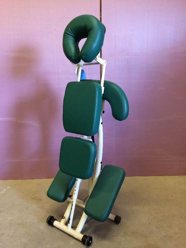 lot 28 image: WOW Retails New $500 Oakworks Portal Pro 3 Massage Chair (Adjustable) - Excellent Condition - BlueWhite