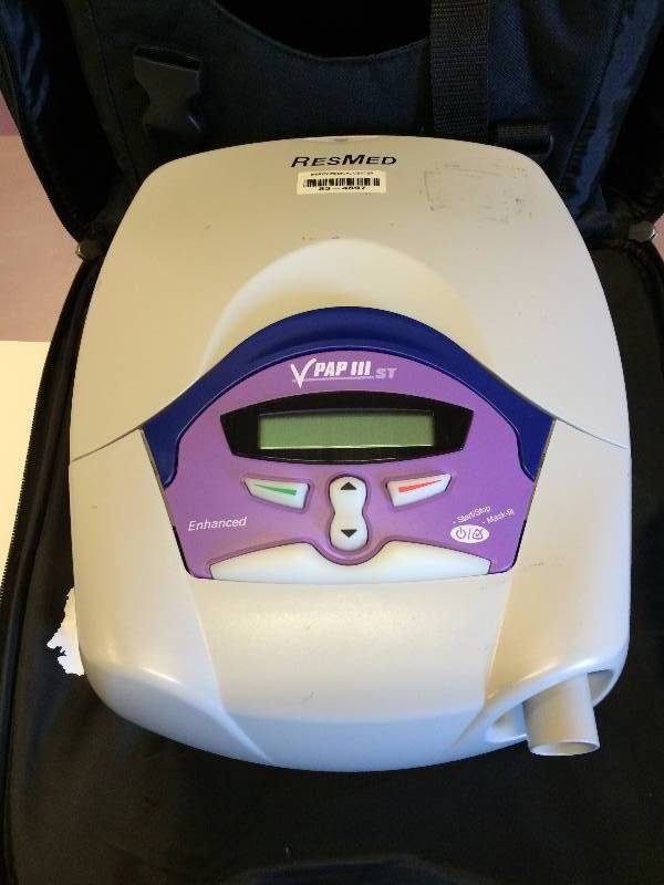 lot 81 image: Retails Used $475 Res Med V pap-lll Respitory and Humidor w Backpack & Manual - Excellent Condition - WhitePurple