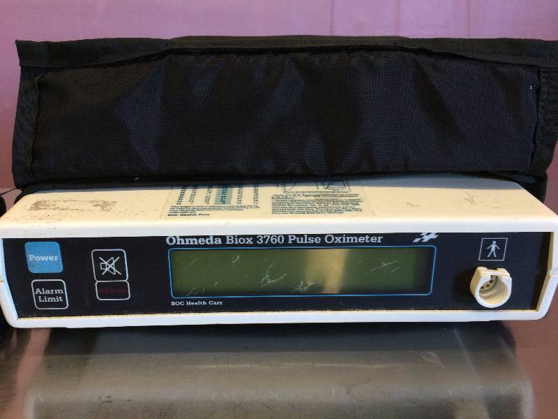 lot 77 image: Ohmeda Biox 3760 Pulse Oximeter Mobile Patient Monitor Power Cable Finger Probe & Carrying Case
