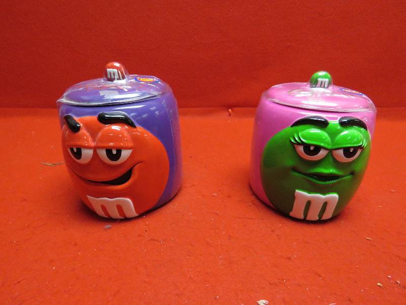 lot 1 image: Cookie Jars