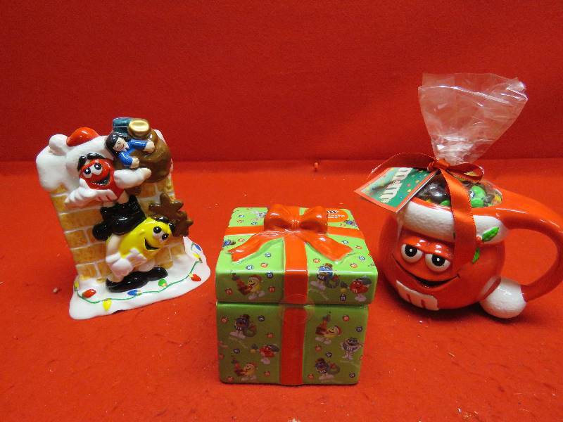 lot 5 image: M&M Christmas Collectibles
