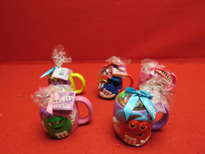 lot 11 image: M&M Collectible Mugs