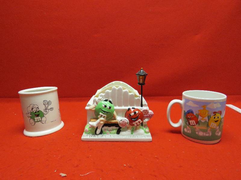 lot 12 image: M&M Collectibles