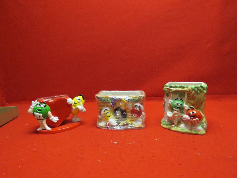 lot 13 image: M&M Collectibles