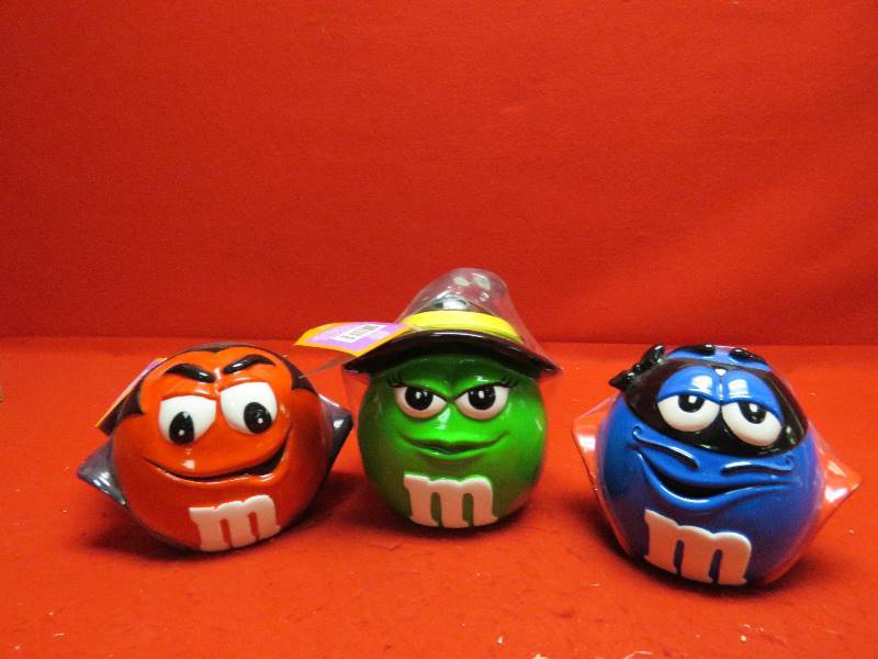 lot 20 image: M&M Halloween Collectible Containers