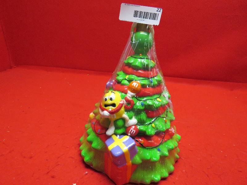 lot 22 image: M&M Christmas Collectible Container
