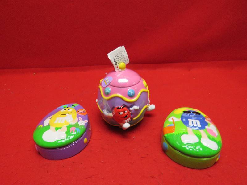 lot 31 image: M&M Collectible Easter Containers