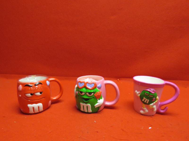 lot 44 image: M&M Collectible Valentine Mugs