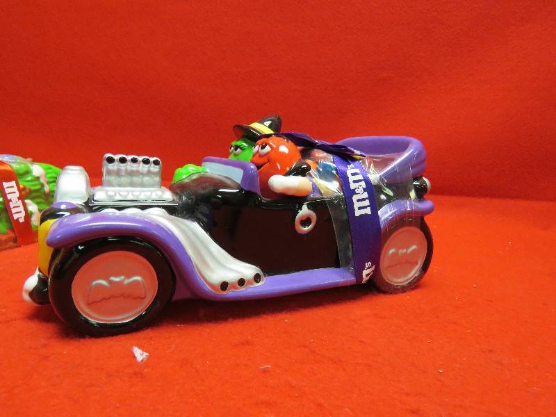 lot 66 image: Collectible M&M Ceramic Candy Dishes