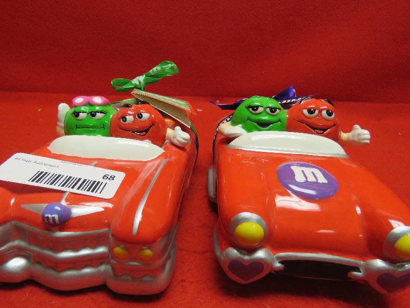 lot 68 image: Collectible M&M Ceramic Car Candy Dishes
