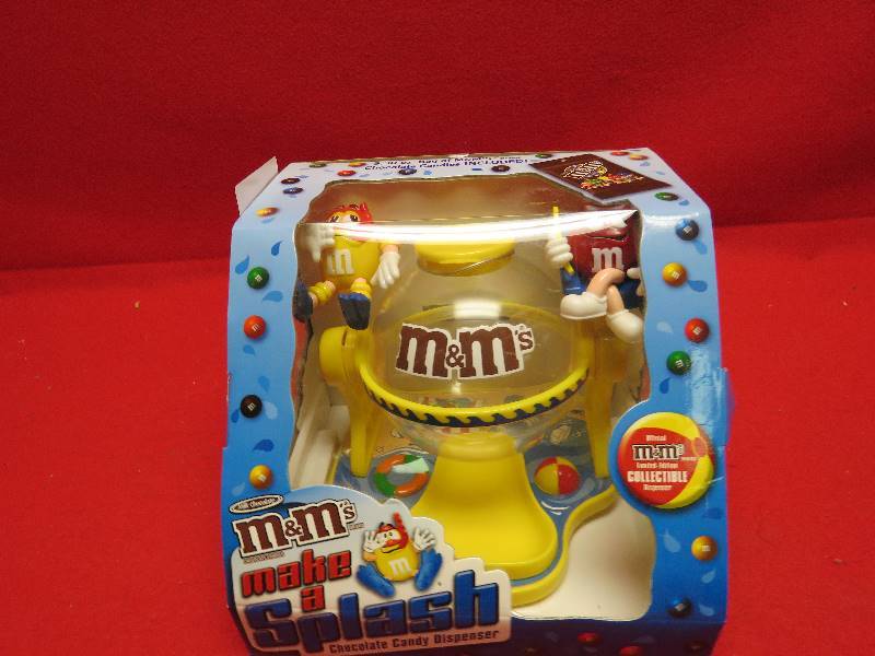 lot 72 image: M&M Make a Splash Candy Dispenser