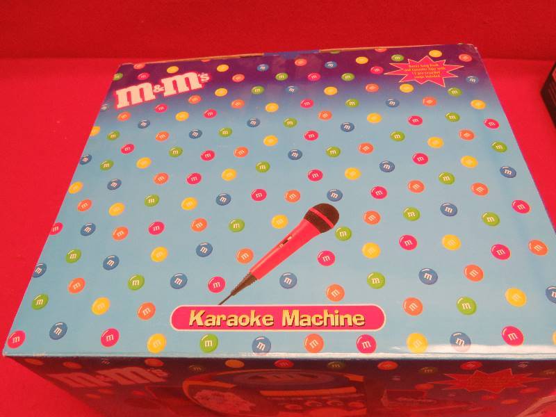 lot 87 image: Collectible M&M Karoke Machine