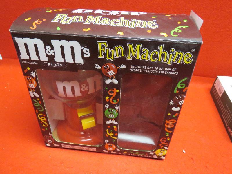 lot 88 image: Collectible M&M Fun Machine Candy Dispenser