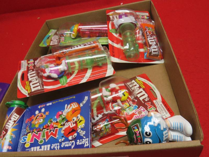 lot 102 image: M&M Collectibles
