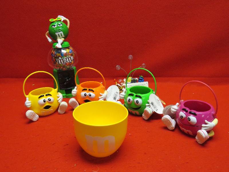 lot 109 image: M&M Collectibles